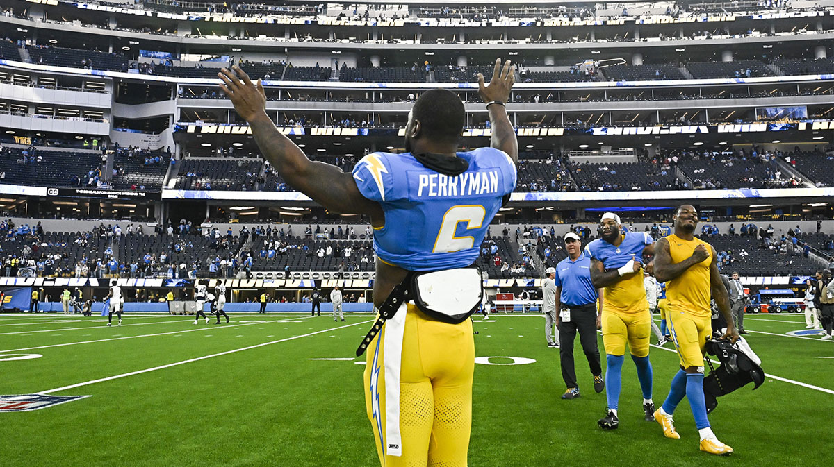 Los Angeles Chargers linebacker Denzel Perryman (6) waves to the stands after the Chargers defeated the Tennessee Titans at SoFi Stadium.