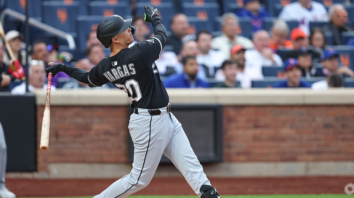 Chicago White Sox third baseman Miguel Vargas (20) hits a two run home run during the first inning against the New York Mets at Citi Field.