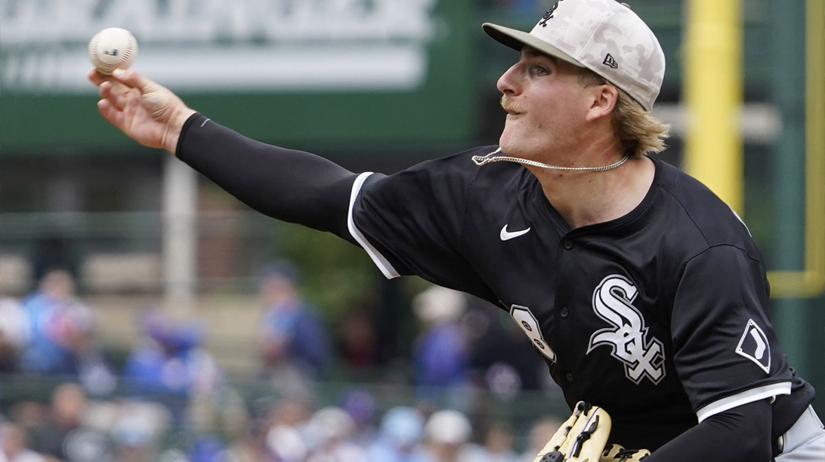 Chicago White Sox pitcher Jonathan Cannon (48) throws the ball against the Chicago Cubs during the first inning at Wrigley Field.