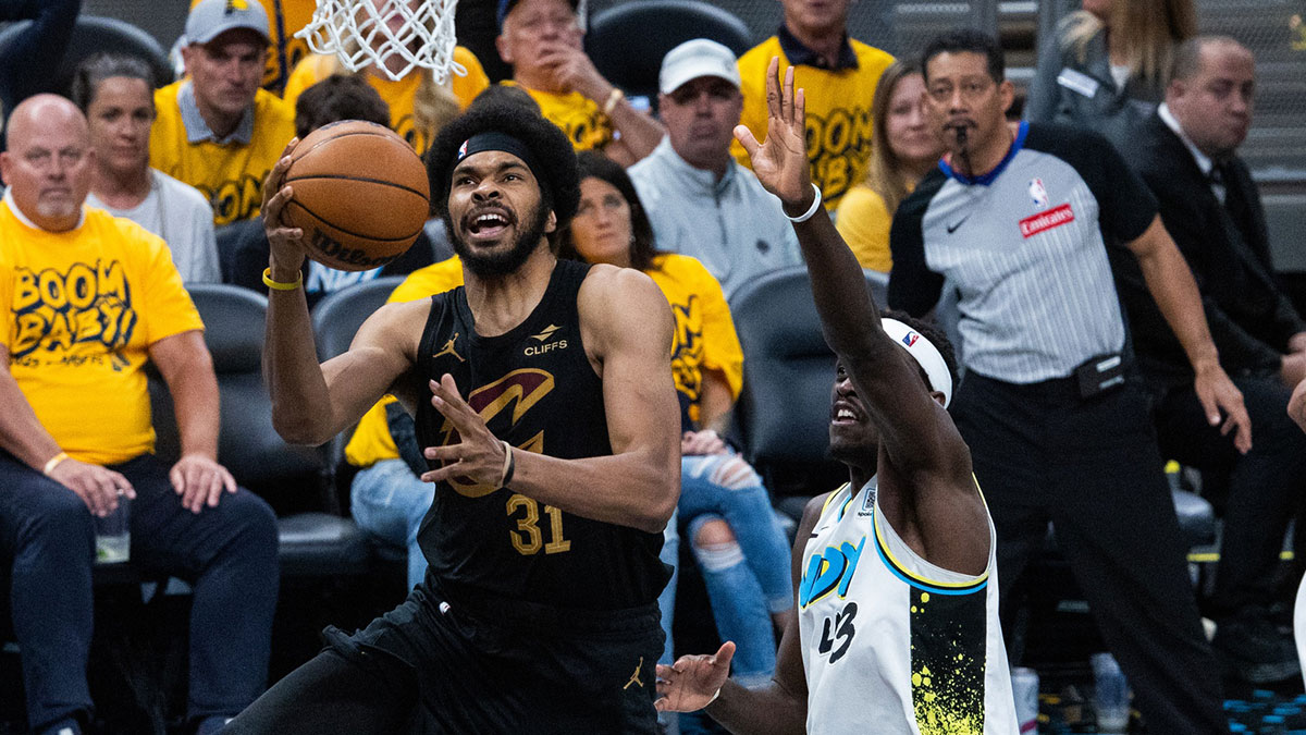 Cleveland Cavaliers center Jarrett Allen (31) shoots the ball while Indiana Pacers forward Pascal Siakam (43) defends during game three of the second round for the 2025 NBA Playoffs at Gainbridge Fieldhouse.