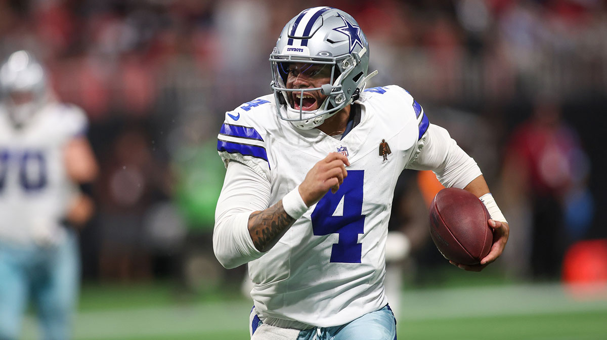 Dallas Cowboys quarterback Dak Prescott (4) runs the ball against the Atlanta Falcons in the second quarter at Mercedes-Benz Stadium.