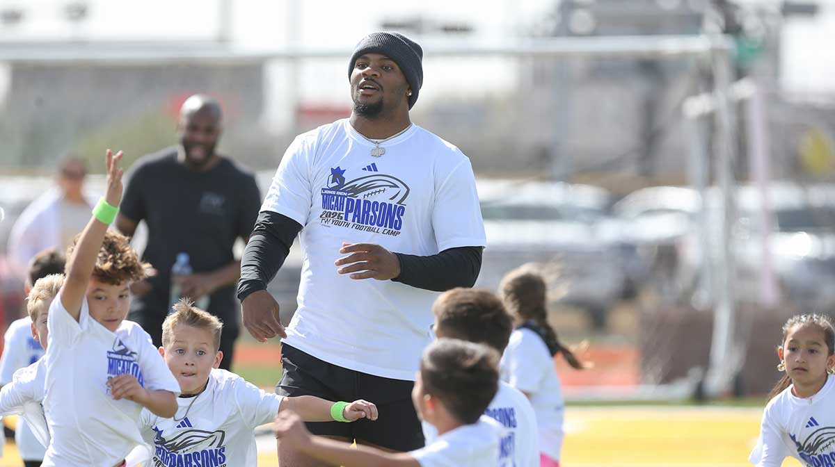 Dallas Cowboys linebacker Micah Parsons plays a scrimmage with campers at the Micah Parsons Lions Den Football Camp