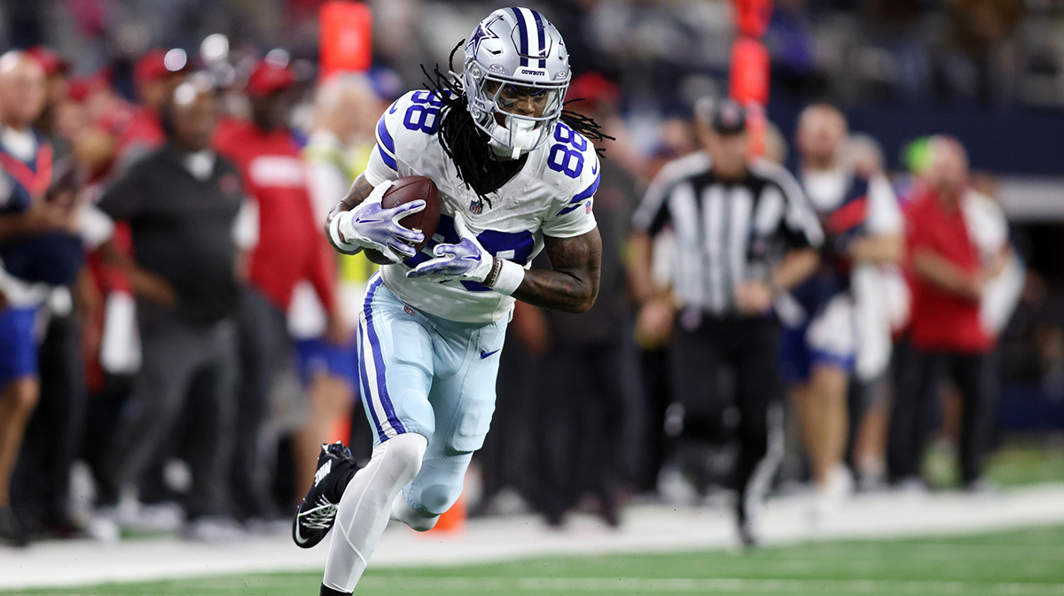 Dallas Cowboys wide receiver CeeDee Lamb (88) runs after catching a pass against the Tampa Bay Buccaneers in the second quarter at AT&T Stadium.