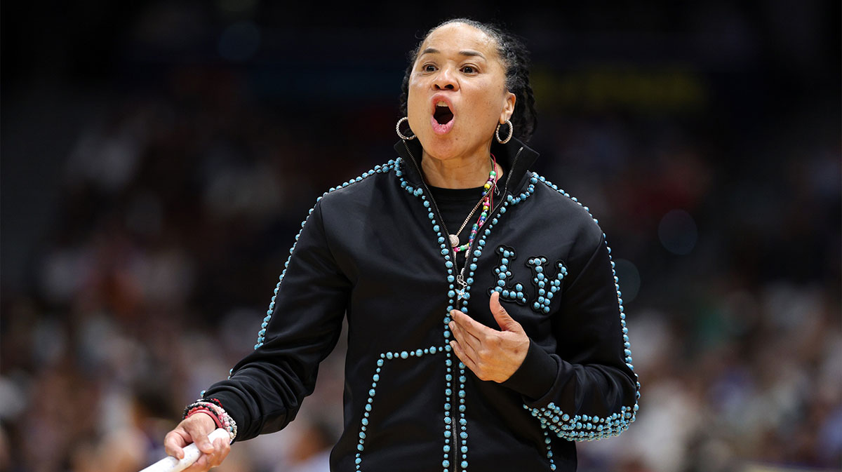 South Carolina Gamecocks head coach Dawn Staley reacts during the first half of the national championship of the women's 2025 NCAA tournament against the Connecticut Huskies at Amalie Arena.