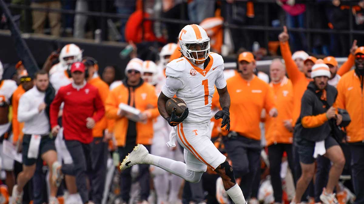 Tennessee wide receiver Dont'e Thornton Jr. (1) runs in a touchdown during the second quarter at FirstBank Stadium in Nashville, Tenn., Saturday, Nov. 30, 2024.