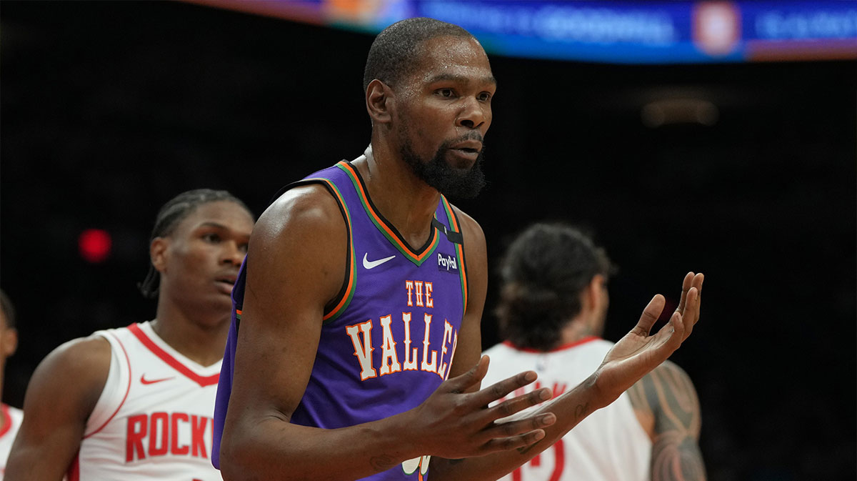 Phoenix Suns forward Kevin Durant (35) reacts after fouling a Houston Rockets player in the first half at Footprint Center