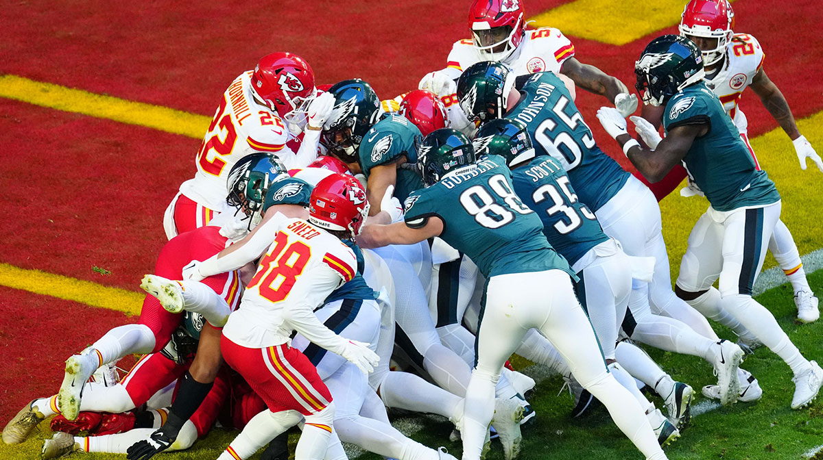 Philadelphia Eagles quarterback Jalen Hurts (1) scores a touchdown on a quarterback sneak against the Kansas City Chiefs during the first quarter in Super Bowl LVII at State Farm Stadium in Glendale on Feb. 12, 2023.