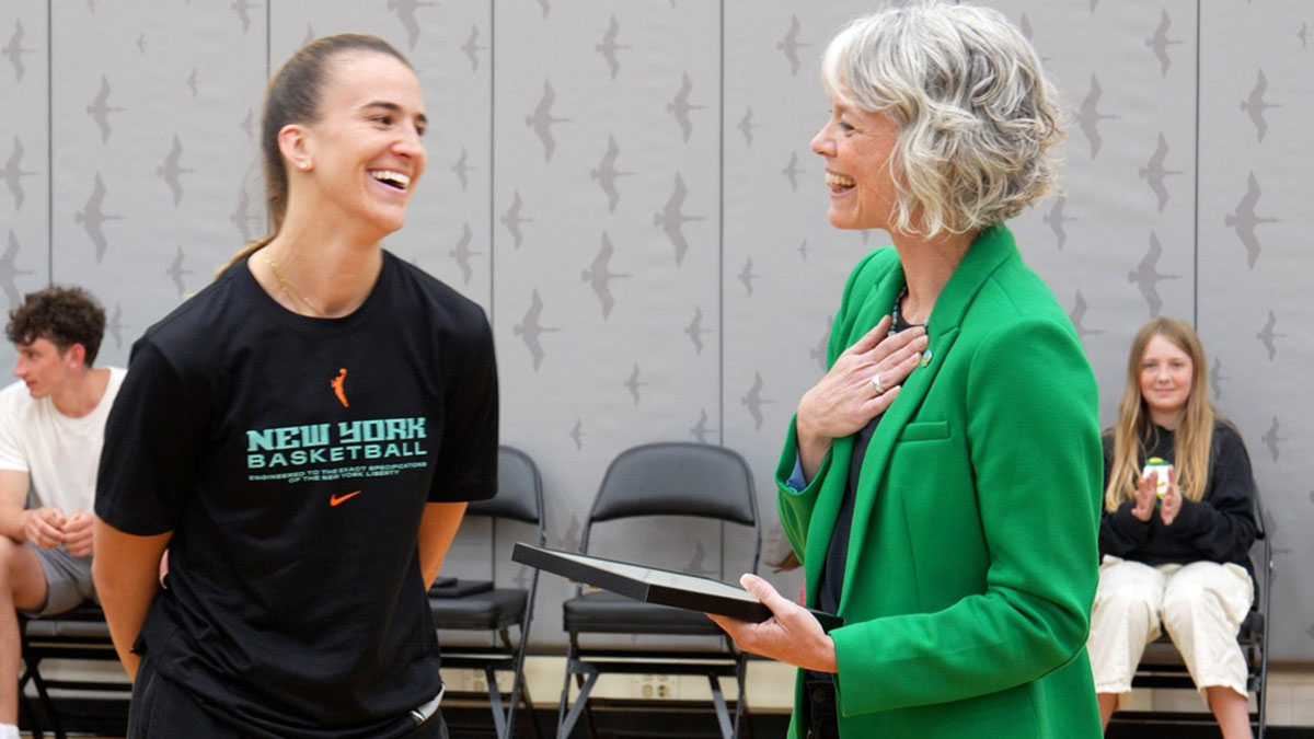Eugene Mayor Kaarin Knudson, right, presents Sabrina Ionescu with a plaque declaring May 12 “Sabrina Ionescu Day” in Eugene.