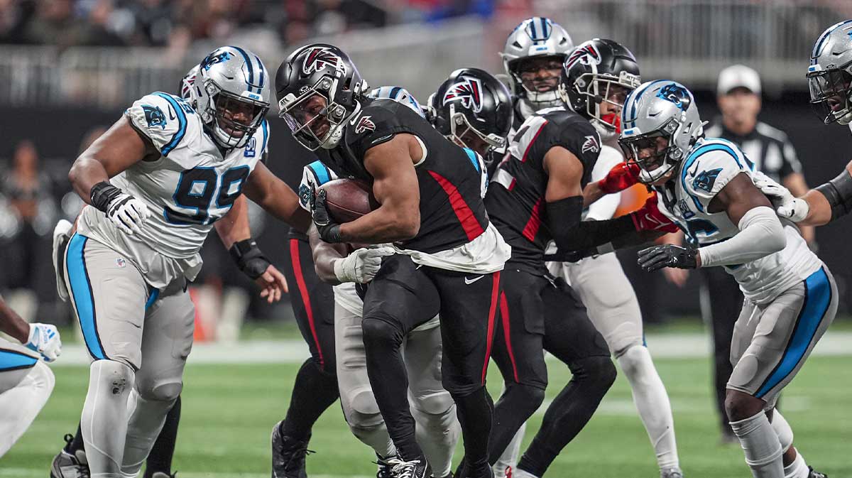 Atlanta Falcons running back Bijan Robinson (7) runs against the Carolina Panthers during the second half at Mercedes-Benz Stadium. Mandatory Credit: Dale Zanine-Imagn Images