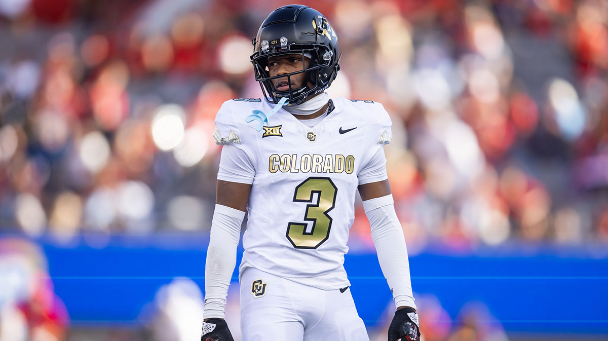 Colorado Buffalos cornerback Colton Hood (3) against the Arizona Wildcats at Arizona Stadium.