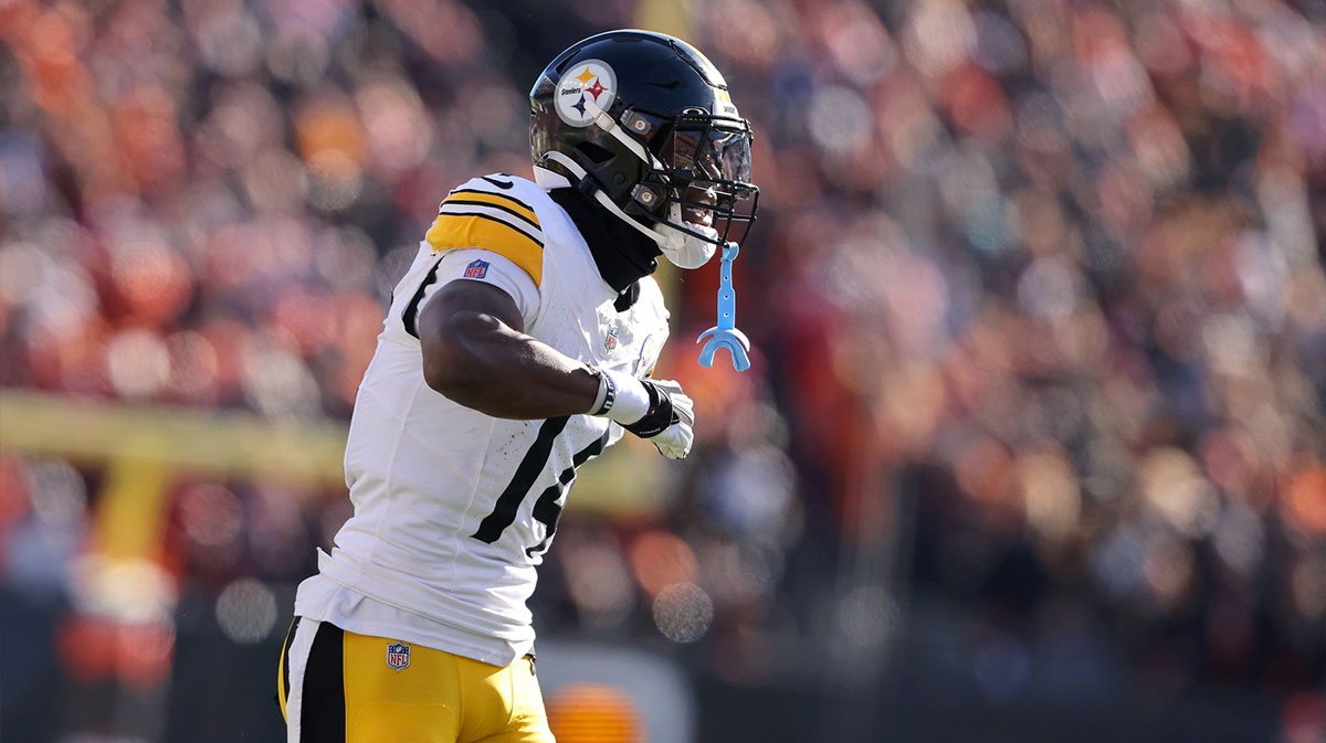 Pittsburgh Steelers wide receiver George Pickens (14) reacts to a penalty called against him for unsportsmanlike conduct during the second quarter against the Cincinnati Bengals at Paycor Stadium.