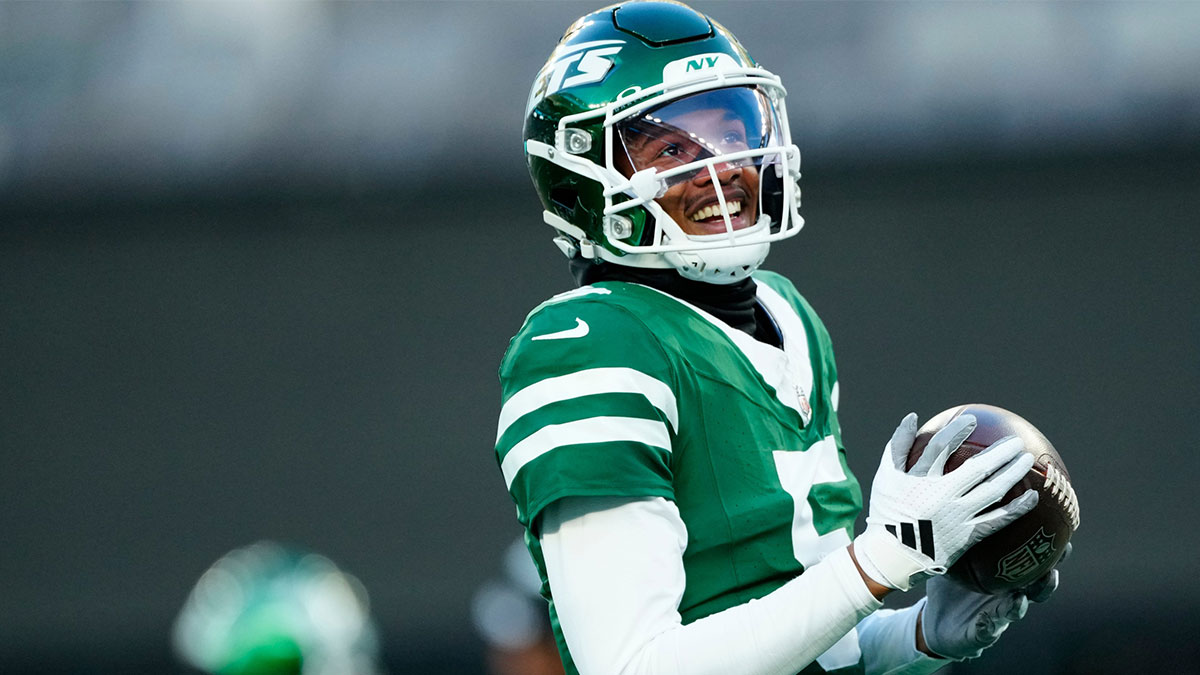 New York Jets wide receiver Garrett Wilson (5) is shown as he warms up,