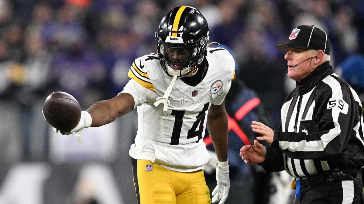 Pittsburgh Steelers wide receiver George Pickens (14) reacts after a catch against the Baltimore Ravens in the fourth quarter in an AFC wild card game at M&amp;T Bank Stadium.