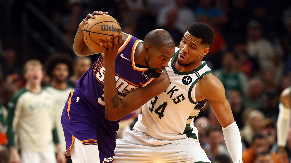 Milwaukee Bucks forward Giannis Antetokounmpo (34) defends against Phoenix Suns forward Kevin Durant (35) at Footprint Center.