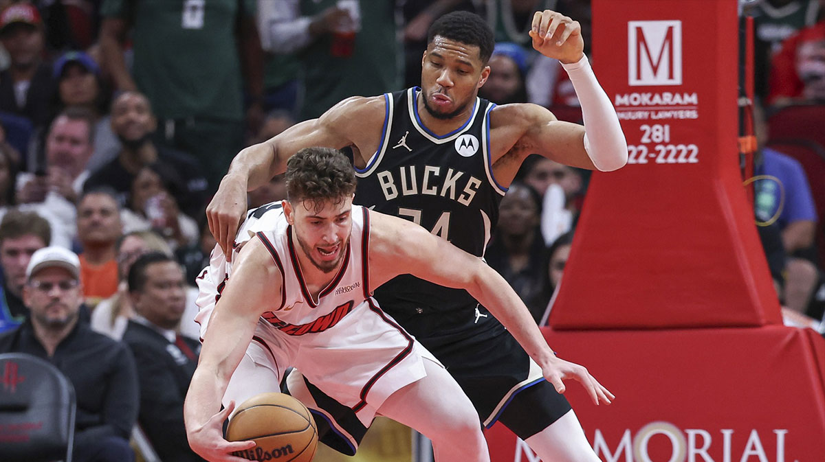 The Milwaukee Bucks striker, Giannis Antetokounmpo (34), defends himself against the Houston Rockets Center Alperen Sengun (28) in the fourth quarter at the Toyota Center.