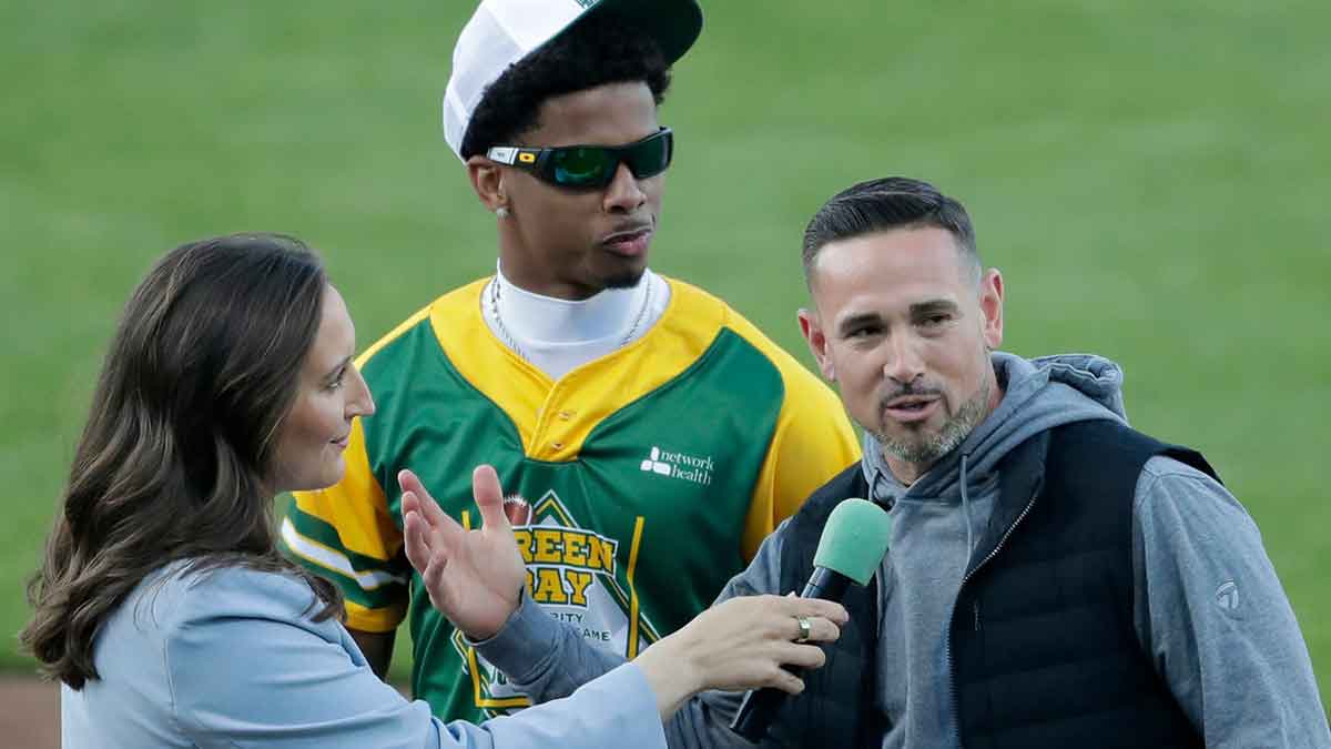 Packers’ Jordan Love should stick to throwing footballs after lollipop 1st pitch