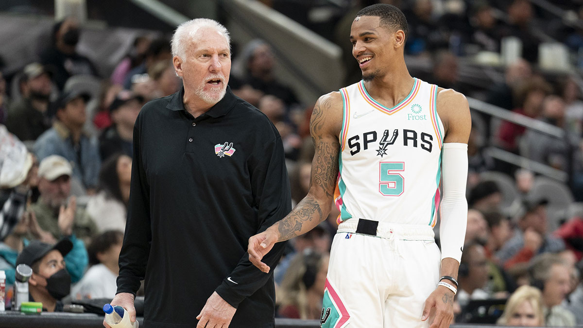 Dejounte Murray makes surprise appearance at Gregg Popovich press conference