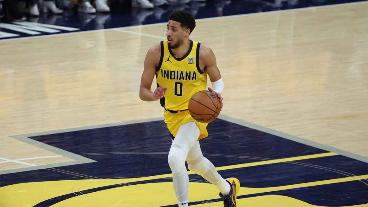 Indiana Pacers guard Tyrese Haliburton (0) dribbles downcourt during the fourth quarter against the New York Knicks during game three of the eastern conference finals for the 2025 NBA Playoffs at Gainbridge Fieldhouse.
