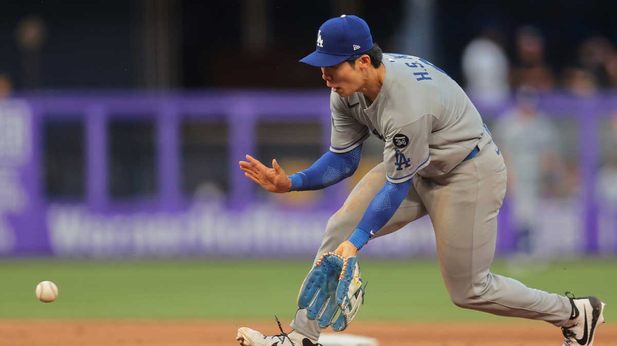 Los Angeles Dodgers second baseman Hyeseong Kim (6) catches a ground ball but cannot throw out Miami Marlins second baseman Ronny Simon (not pictured) during the ninth inning at loanDepot Park.