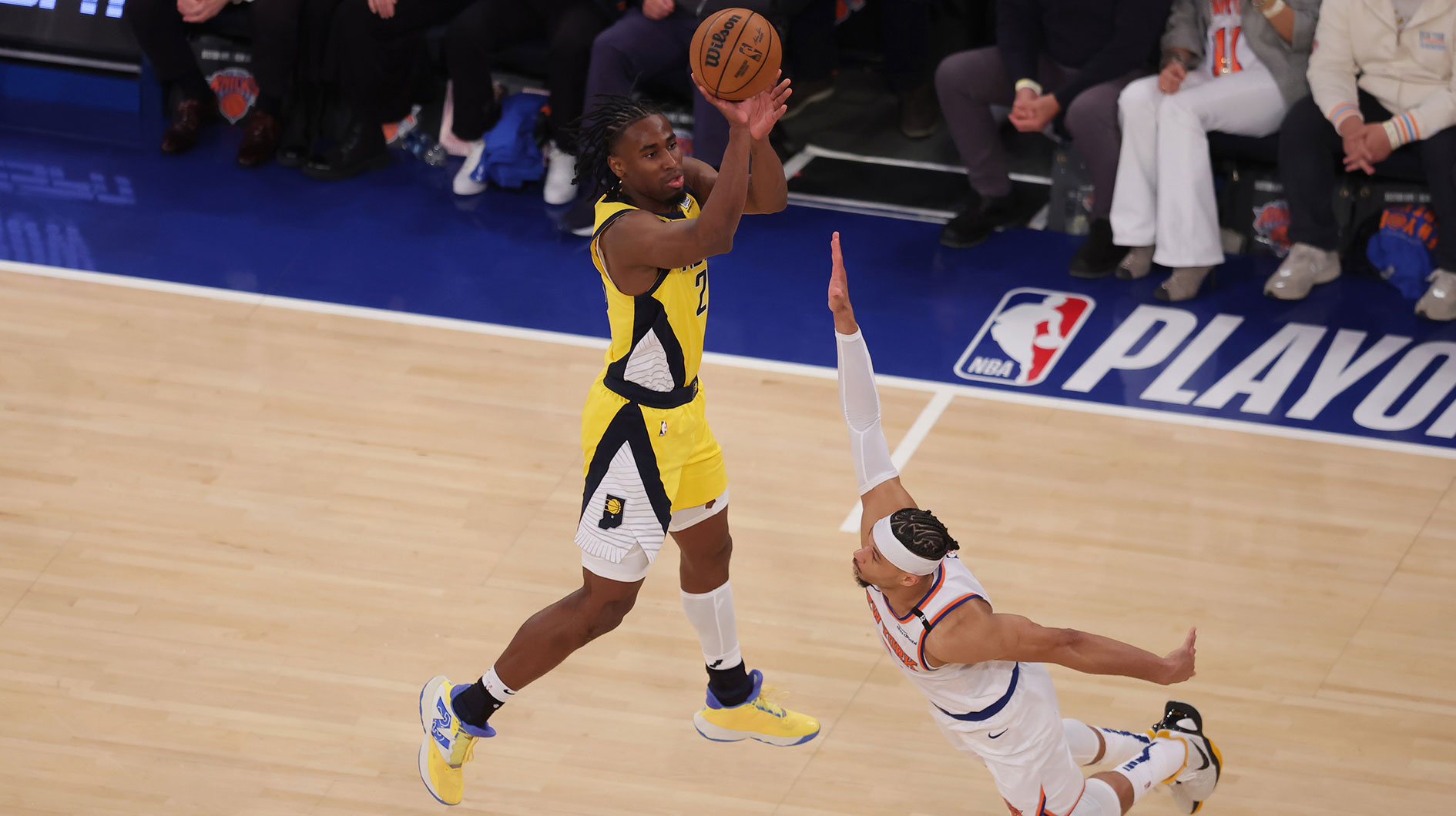 Indiana Pacers forward Aaron Nesmith (23) shoots a three point shot against New York Knicks guard Josh Hart (3) in the fourth quarter during game one of the eastern conference finals for the 2025 NBA Playoffs at Madison Square Garden.
