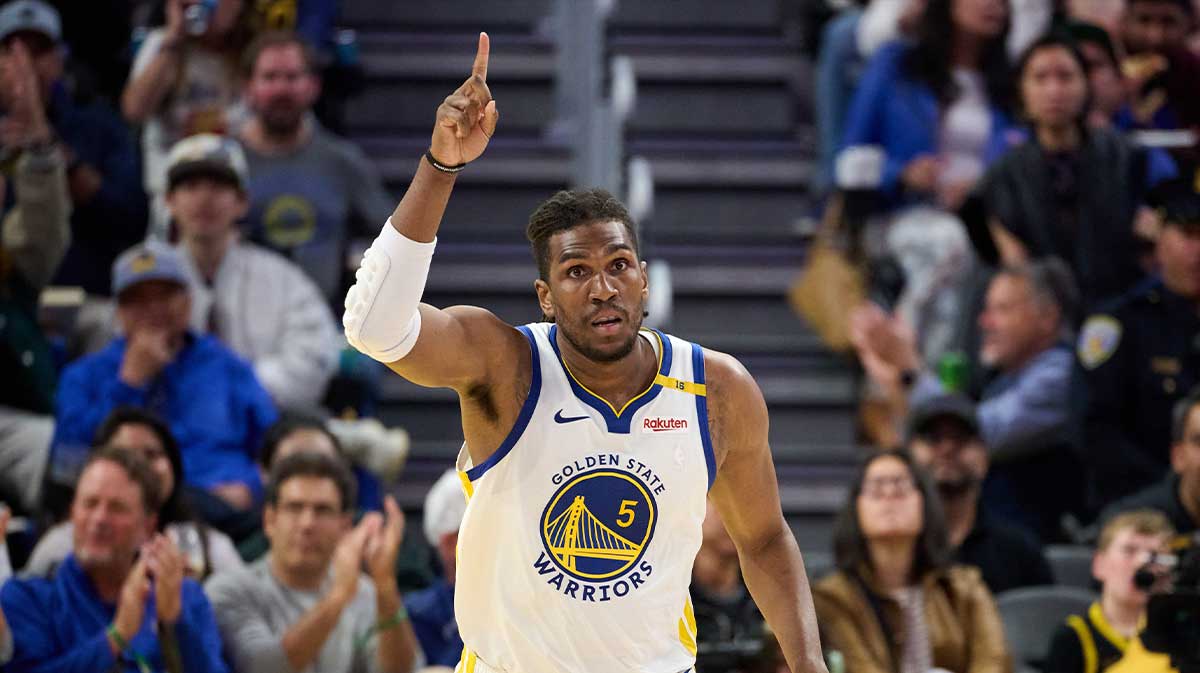 Golden State Warriors forward Kevon Looney (5) reacts after making a basket against the LA Clippers during the third quarter at Chase Center.