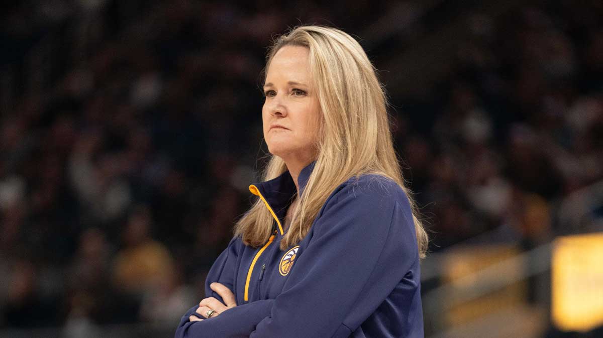 ; Los Angeles Sparks head coach Lynne Roberts during the first quarter against the Golden State Valkyries at Chase Center.