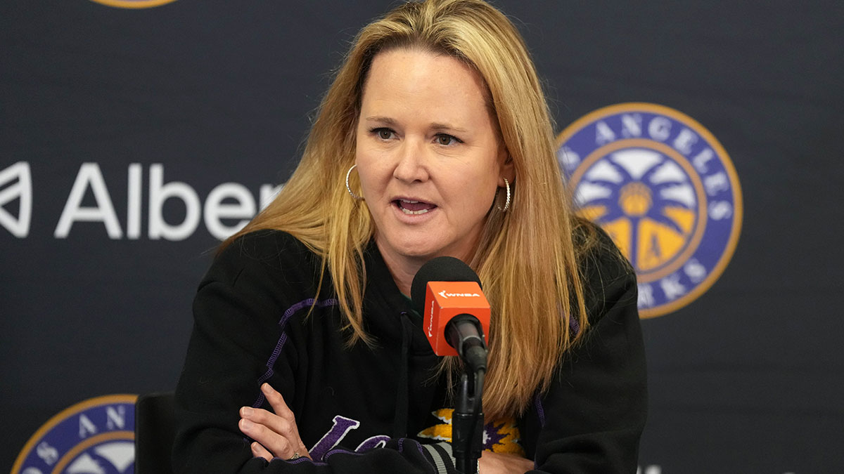 Sparks coach Lynne Roberts reveals biggest adjustment from college to the WNBA