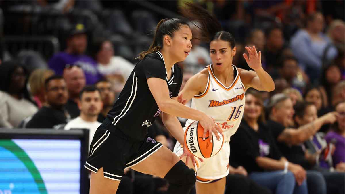Golden State Valkyries guard Kaitlyn Chen (2) against Phoenix Mercury guard Megan McConnell (16) during a preseason game at PHX Arena.