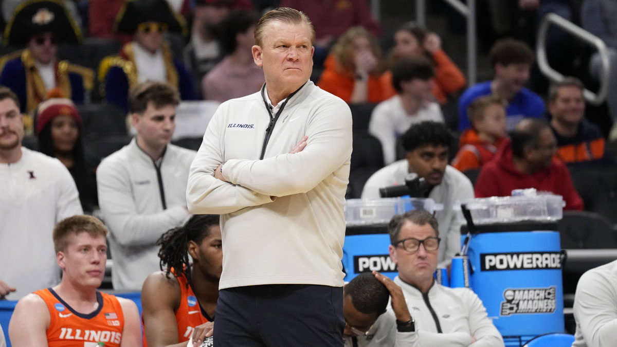 Illinois Fighting Illini head coach Brad Underwood reacts during the first half in the second round of the NCAA Tournament against the Kentucky Wildcats at Fiserv Forum.