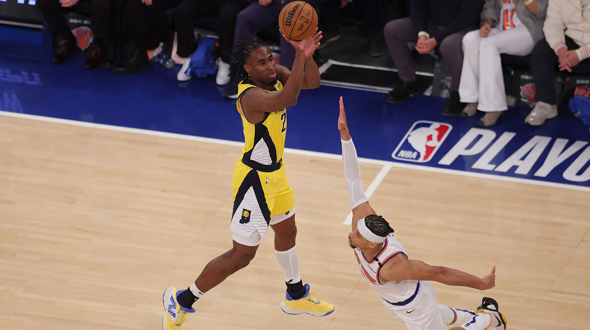 Indiana Pacers forward Aaron Nesmith (23) shoots a three point shot against New York Knicks guard Josh Hart (3) in the fourth quarter during game one of the eastern conference finals for the 2025 NBA Playoffs at Madison Square Garden.