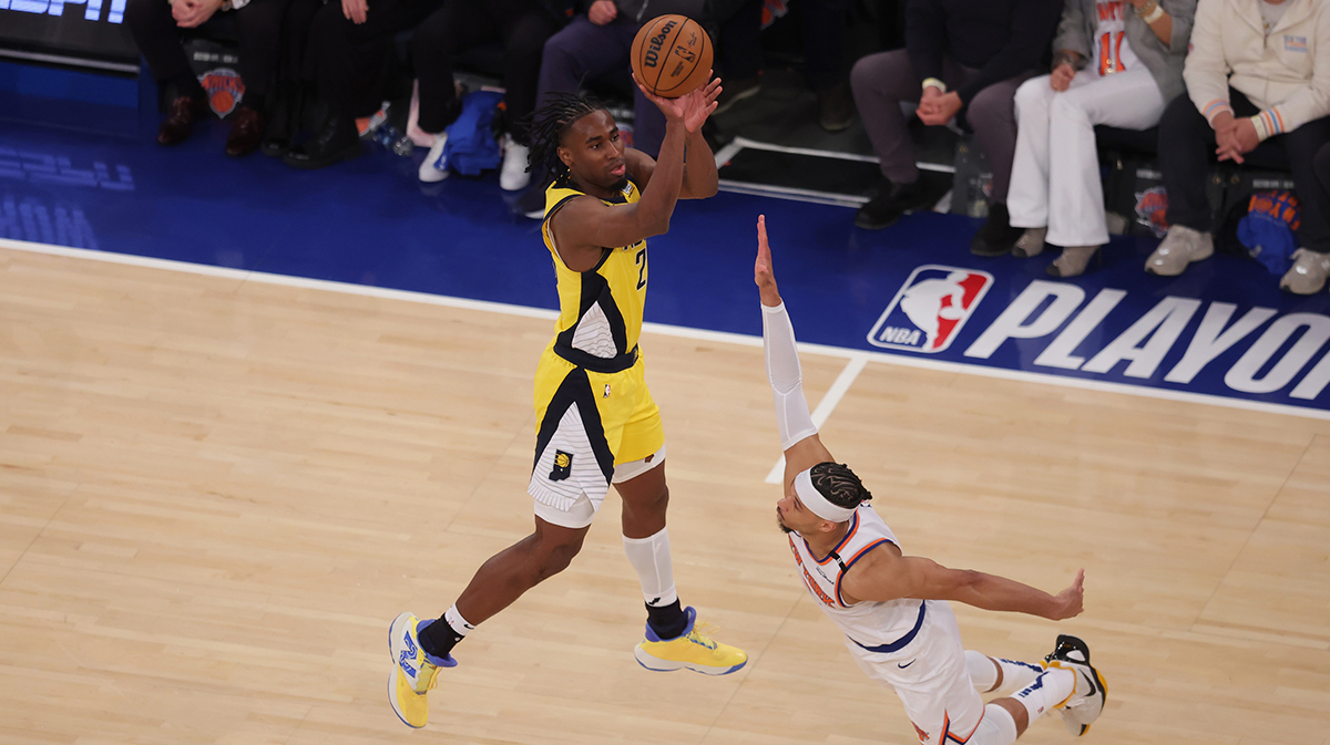 Indiana Pacers forward Aaron Nesmith (23) shoots a three point shot against New York Knicks guard Josh Hart (3) in the fourth quarter during game one of the eastern conference finals for the 2025 NBA Playoffs at Madison Square Garden.