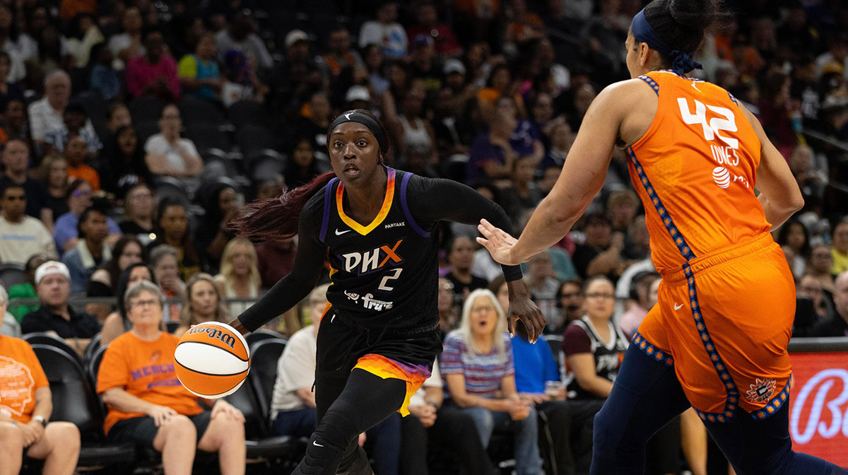 Phoenix Mercury guard Kahleah Copper (2) drives to the hoop on July 1, 2024 at Footprint Center in Phoenix.