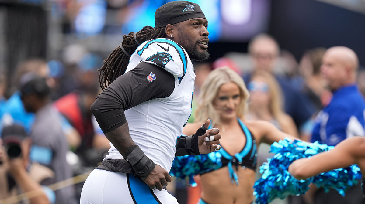Sep 29, 2024; Charlotte, North Carolina, USA; Carolina Panthers linebacker Jadeveon Clowney (7) during 1st quarter against the Cincinnati Bengals at Bank of America Stadium. Mandatory Credit: Jim Dedmon-Imagn Images