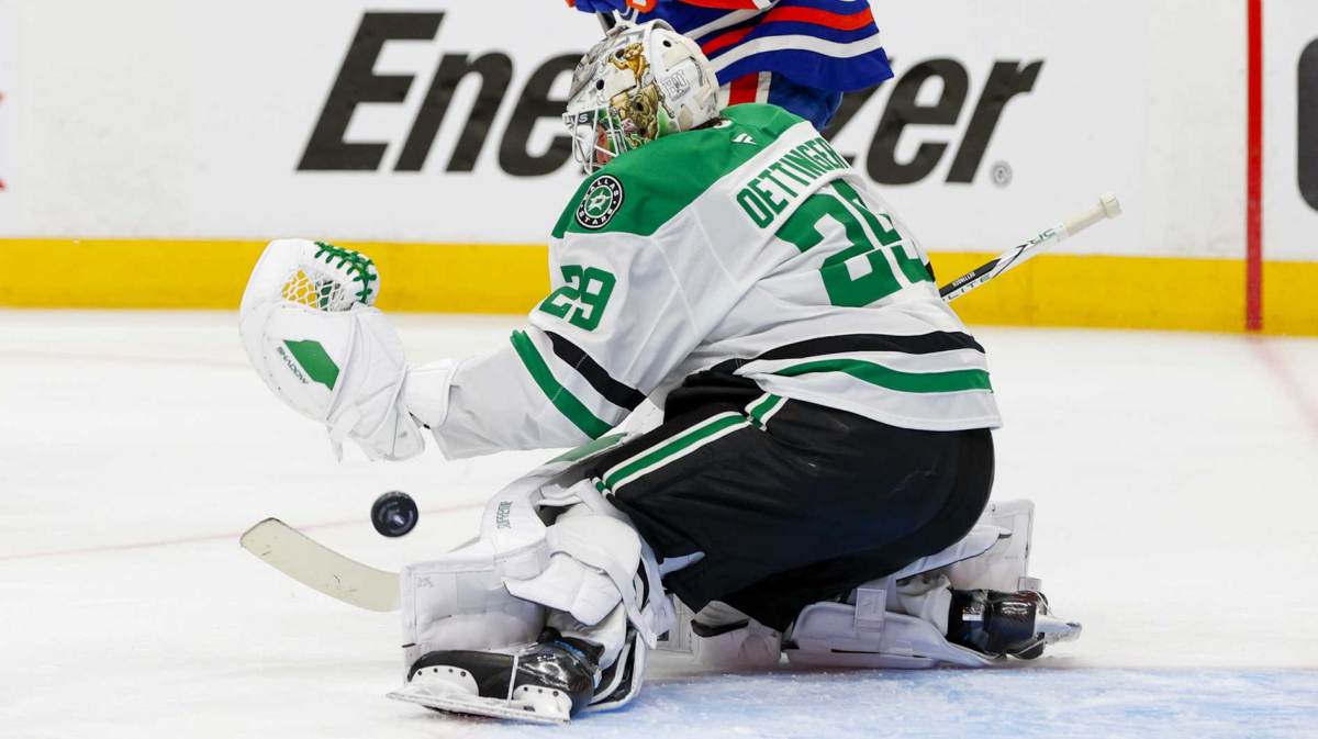 Dallas Stars goaltender Jake Oettinger (29) makes a save on a Edmonton Oilers shot during the third period in game four of the Western Conference Final of the 2025 Stanley Cup Playoffs at Rogers Place.