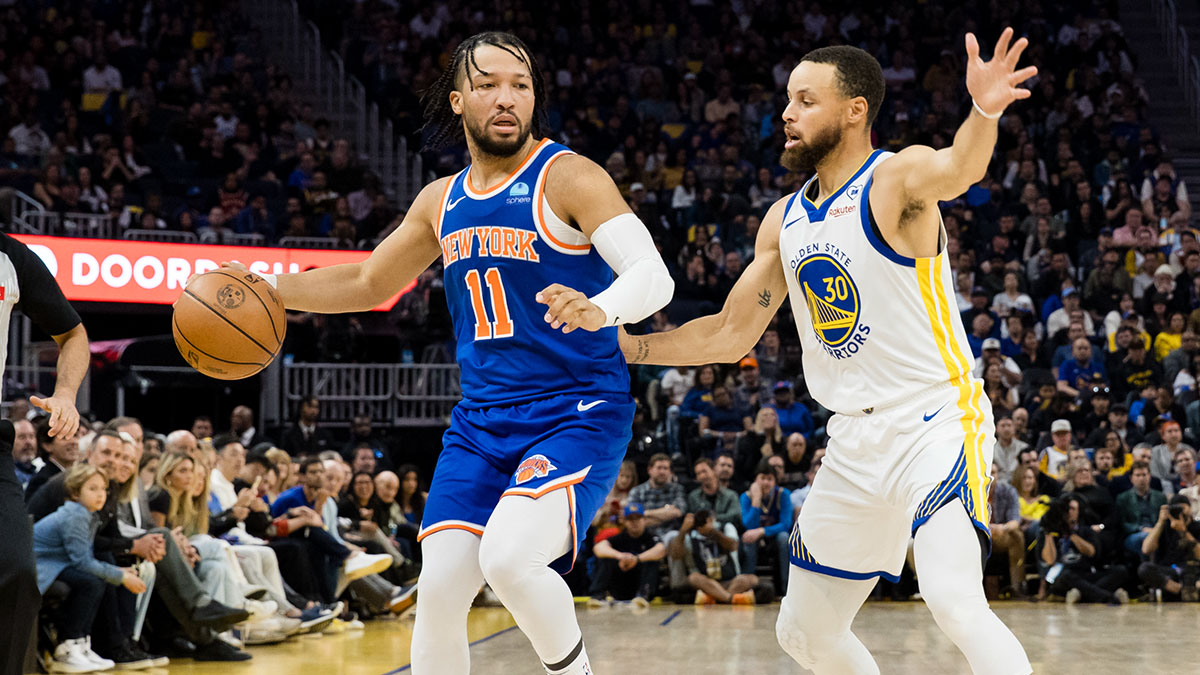 Golden State Warriors guard Stephen Curry (30) guards New York Knicks guard Jalen Brunson (11) during the first half at Chase Center.