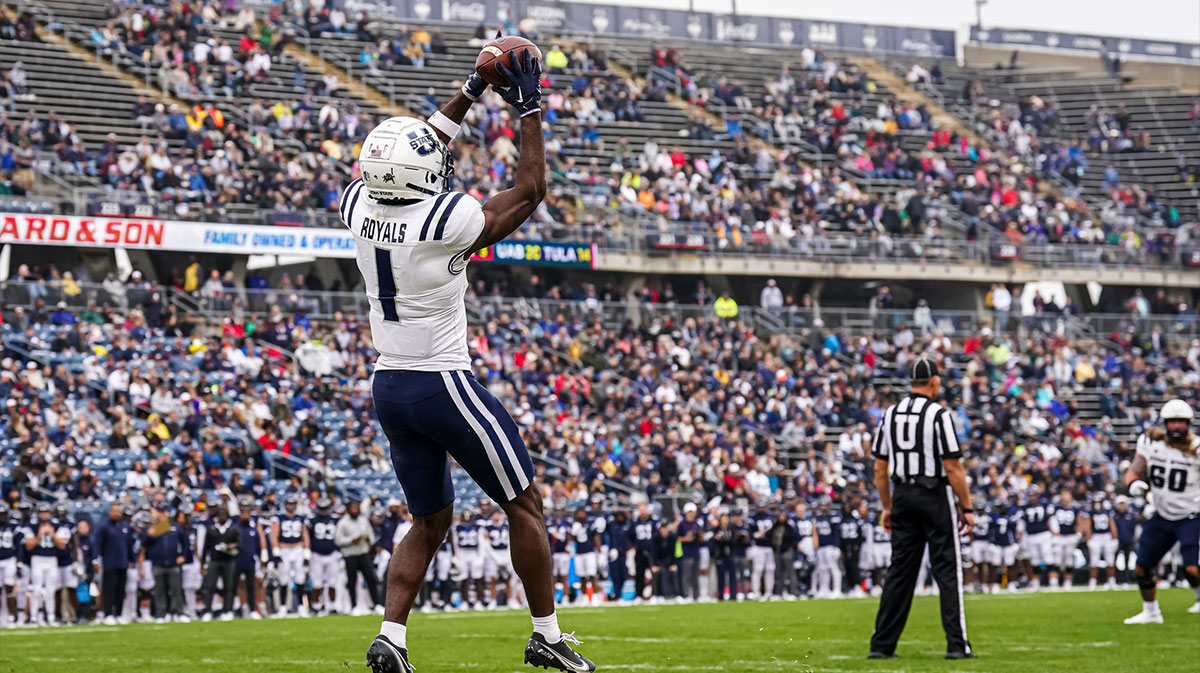Utah State Aggies wide receiver Jalen Royals (1) makes the touchdown catch against the UConn Huskies in the second half at Rentschler Field at Pratt & Whitney Stadium.