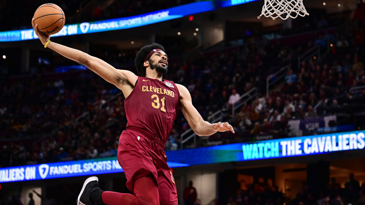 Cleveland Cavaliers center Jarrett Allen (31) dunks during the second half against the New York Knicks at Rocket Arena.