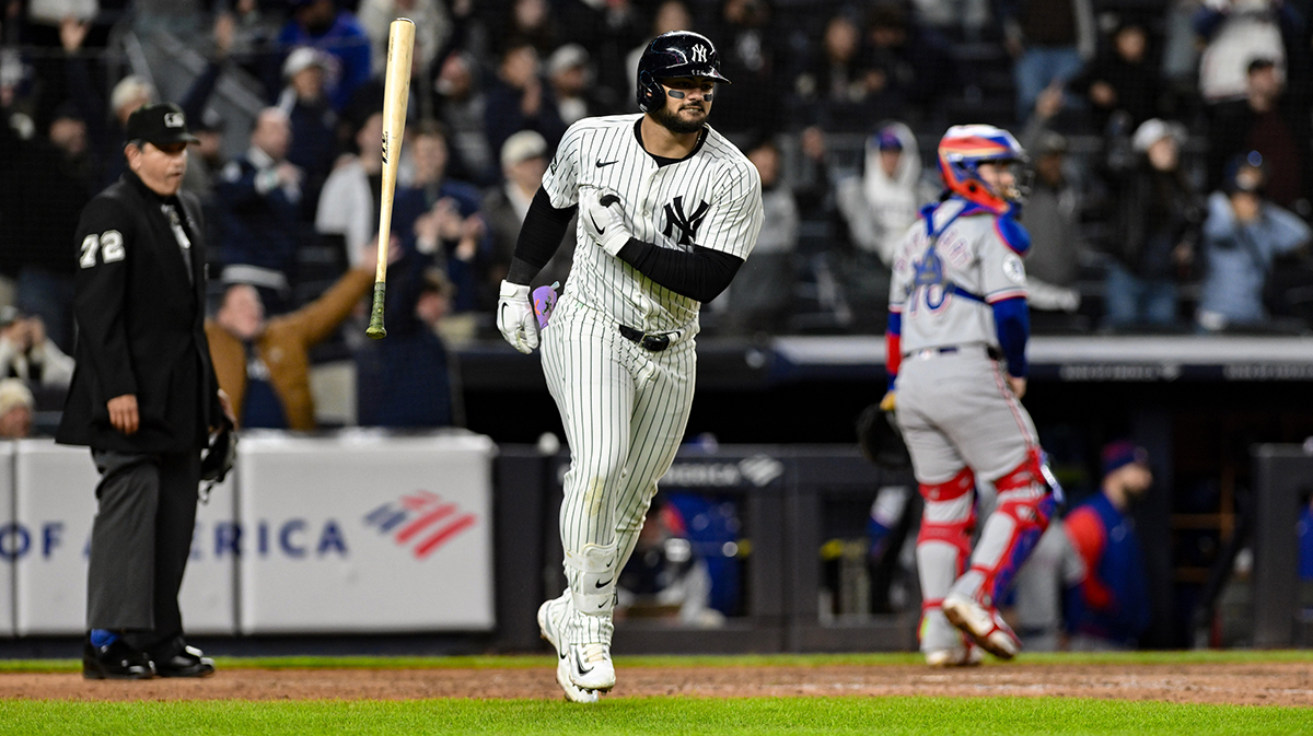 New York Yankees outfielder Jasson Domínguez (24) hits a walk off home run against the Texas Rangers during the ninth inning at Yankee Stadium