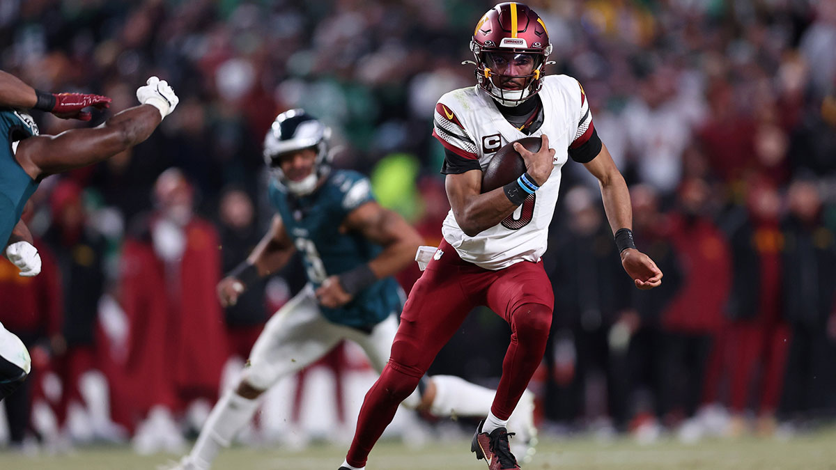Washington Commanders quarterback Jayden Daniels (5) runs with the ball against the Philadelphia Eagles during the second half in the NFC Championship game at Lincoln Financial Field.
