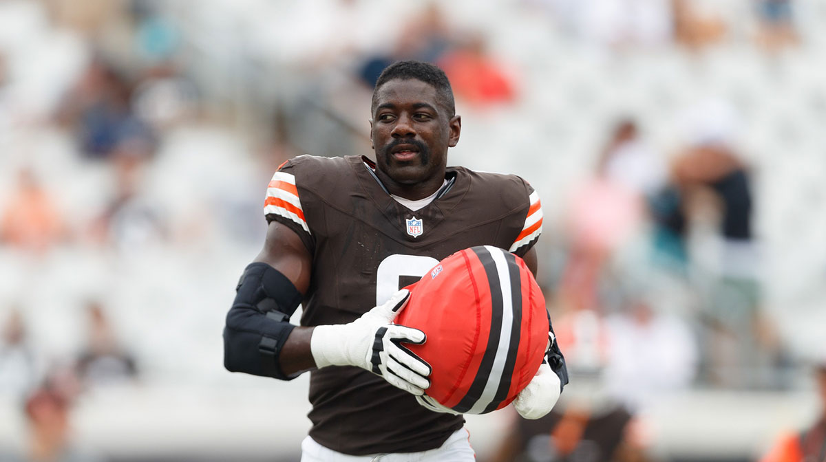 Sep 15, 2024; Jacksonville, Florida, USA; Cleveland Browns linebacker Jeremiah Owusu-Koramoah (6) before the game against the Jacksonville Jaguars at EverBank Stadium. Mandatory Credit: Morgan Tencza-Imagn Images