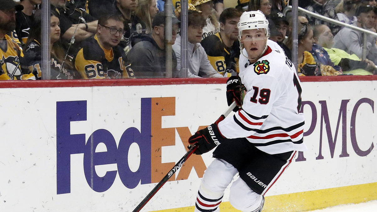 Chicago Blackhawks center Jonathan Toews (19) moves the puck against the Pittsburgh Penguins during the second period at PPG Paints Arena. Chicago won 5-2.