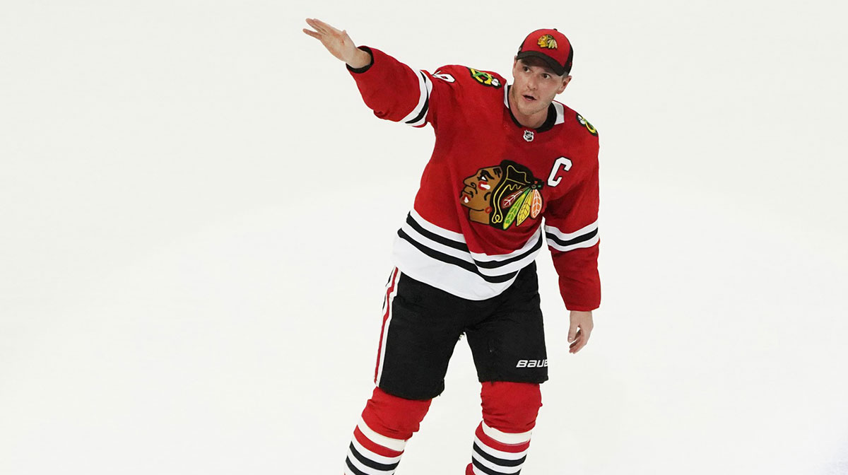 Chicago Blackhawks center Jonathan Toews (19) is honored after the game against the Philadelphia Flyers. He played his last game as a Blackhawk, at United Center.