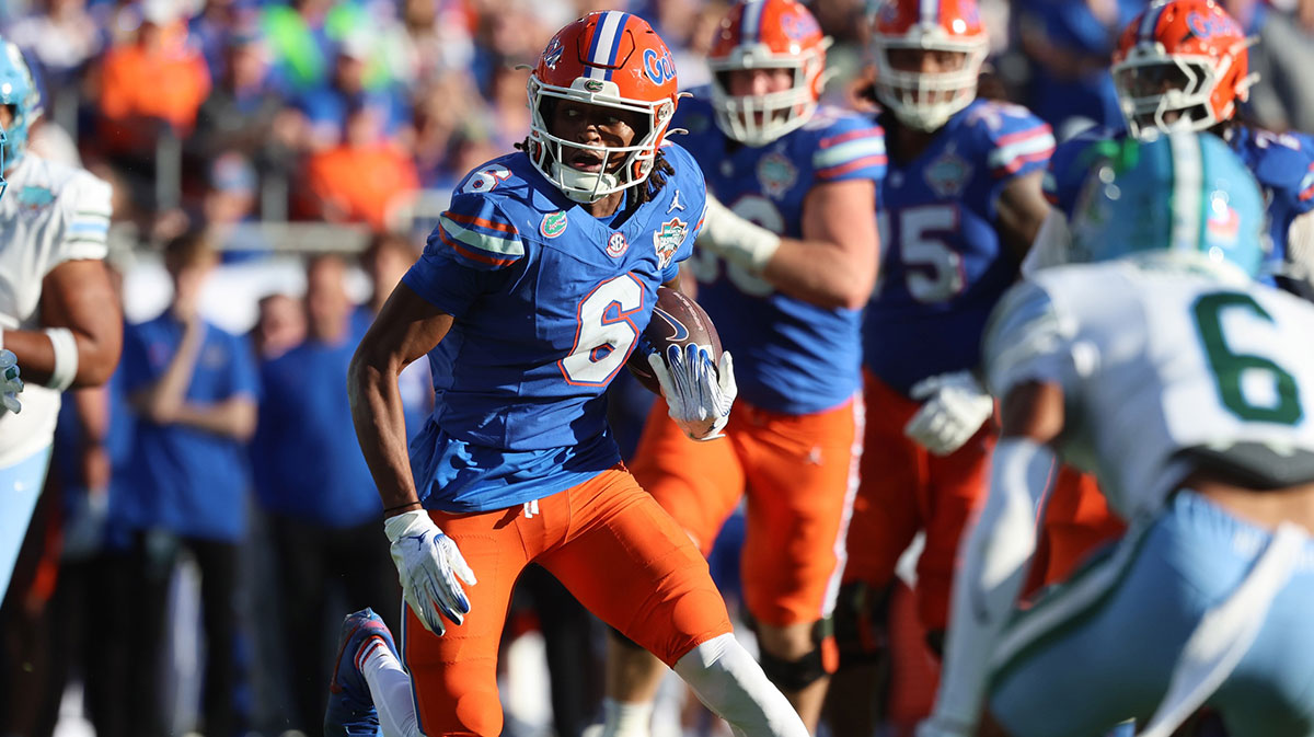 Florida Gators wide receiver Elijhah Badger (6) runs with the ball against the Tulane Green Wave during the first quarter at Raymond James Stadium.