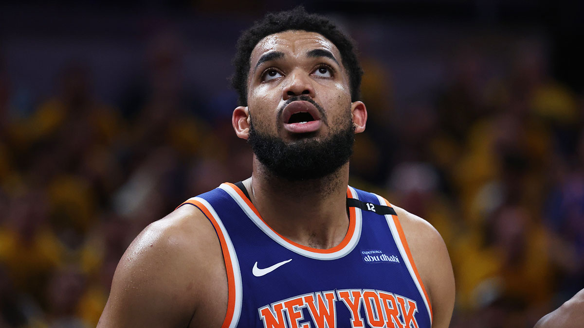 New York Knicks center Karl-Anthony Towns (32) looks up at a scoreboard during the third quarter against the Indiana Pacers of game four of the eastern conference finals for the 2025 NBA Playoffs at Gainbridge Fieldhouse.