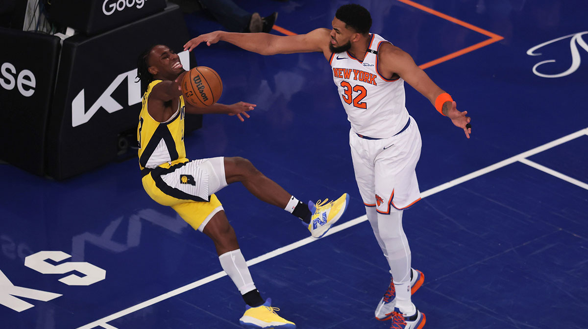 New York Knicks center Karl-Anthony Towns (32) defends against Indiana Pacers forward Aaron Nesmith (23) in the first quarter during game one of the eastern conference finals for the 2025 NBA Playoffs at Madison Square Garden.