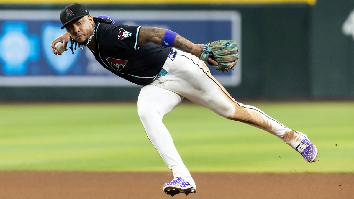 Arizona Diamondbacks second baseman Ketel Marte fields an infield hit in the seventh inning against the New York Mets at Chase Field.