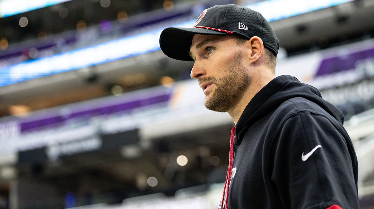 Atlanta Falcons quarterback Kirk Cousins (18) walks onto the field before the game against the Minnesota Vikings at U.S. Bank Stadium.