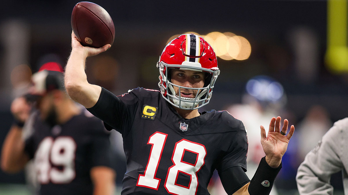 Atlanta Falcons quarterback Kirk Cousins (18) prepares for a game against the New York Giants at Mercedes-Benz Stadium.