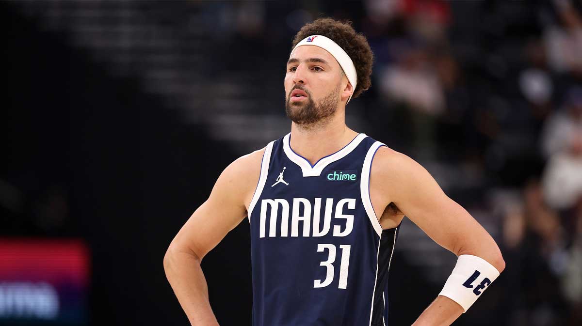 Dallas Mavericks guard Klay Thompson (31) looks on during the first half against the Los Angeles Clippers at Intuit Dome.