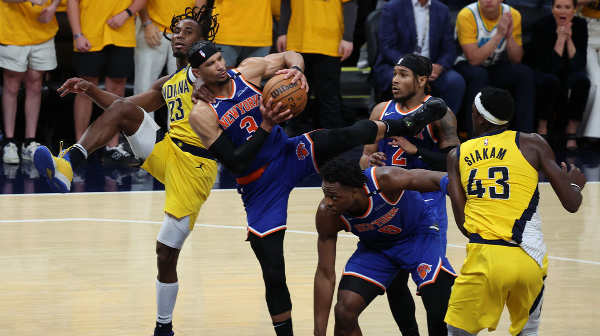 New York Knicks guard Josh Hart (3) and Indiana Pacers forward Aaron Nesmith (23) battle for control of the ball during the fourth quarter of game three of the eastern conference finals for the 2025 NBA Playoffs at Gainbridge Fieldhouse.